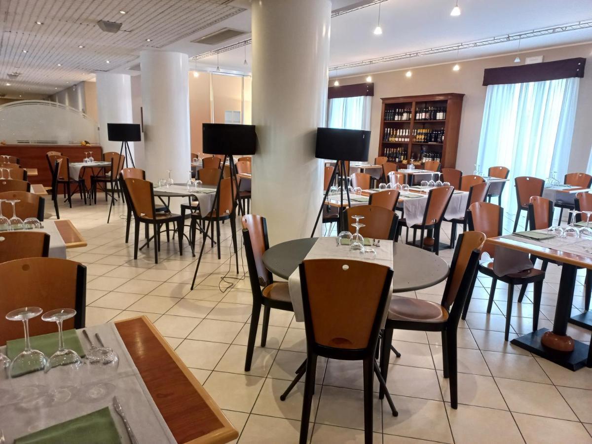 Una Hotels Occhiobello Esterno foto