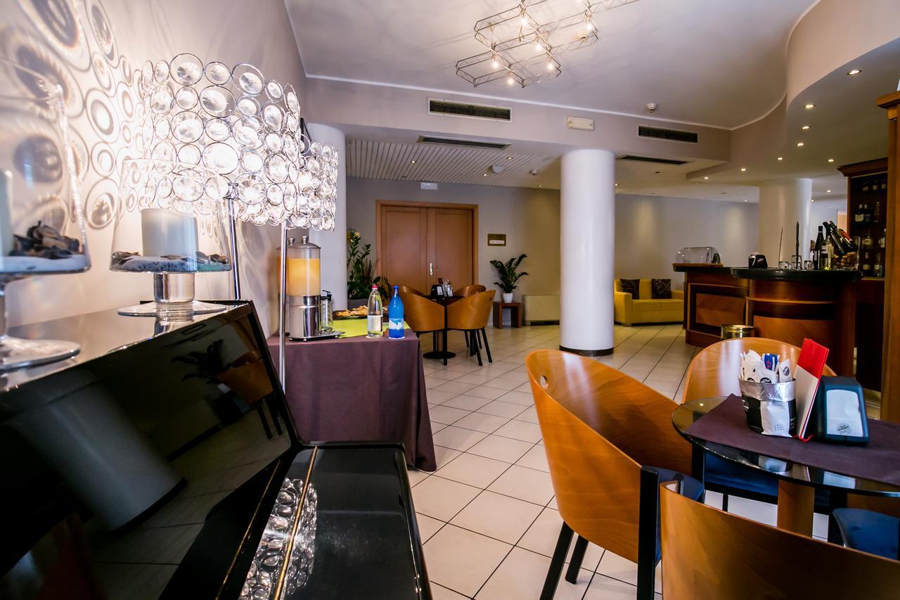 Una Hotels Occhiobello Esterno foto